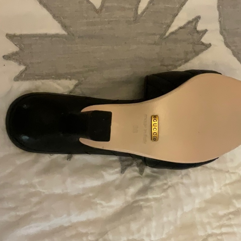 Gucci sandals with skinny heel and gold Gucci symbol (black) - Picture 3 of 5